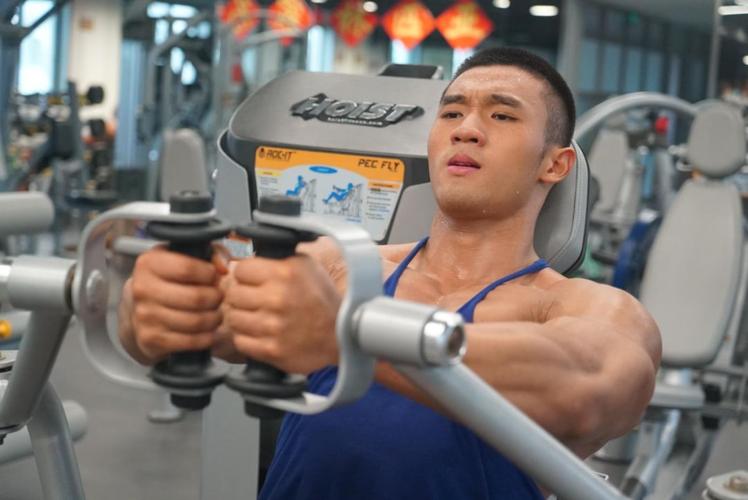 网友:敢不敢再骚一点?