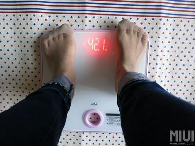 我是个很瘦的女生.我的体重秤坏了.我要