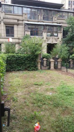 别墅东边户,周边商业配套齐全,大面积滴价格,房东诚心卖了哈