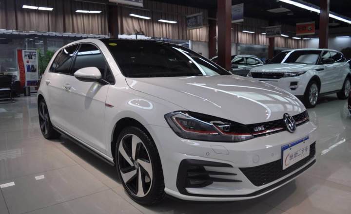 大众 高尔夫 gti 2.0 tsi白色自动档