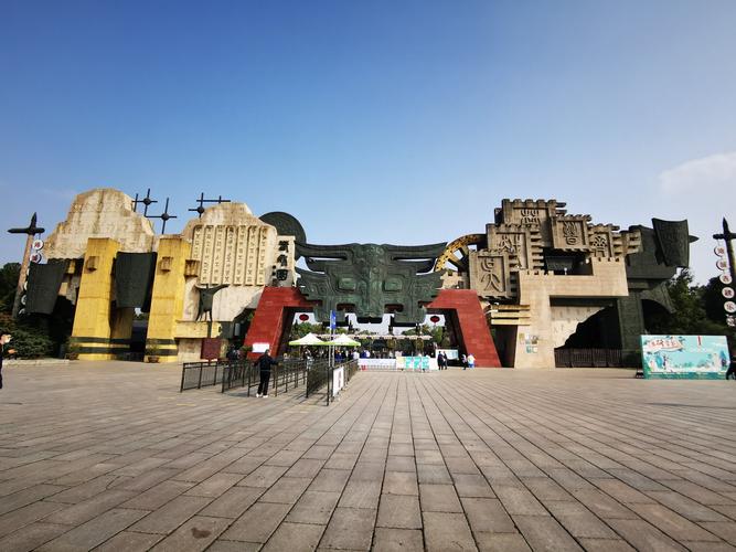 淹城春秋乐园大门.