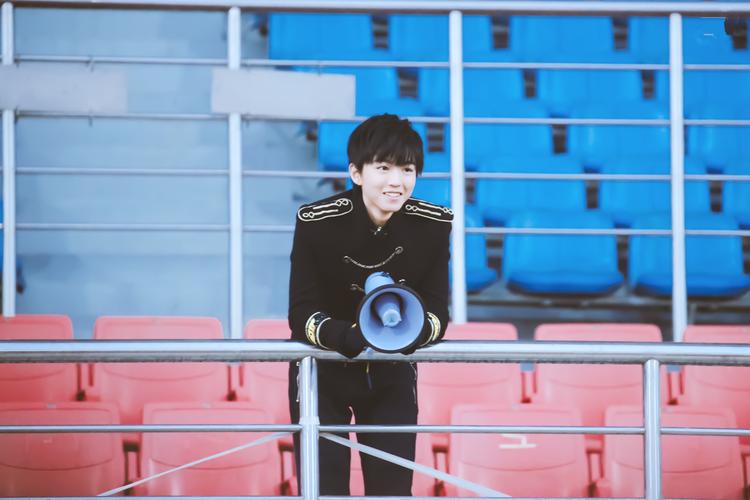 高能少年团王俊凯壁纸_活力四射的帅气少年