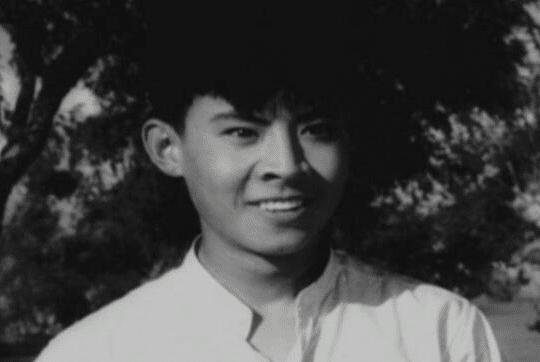 他来自上海,以《柳堡的故事》男主角而成名,最后落得妻离子散