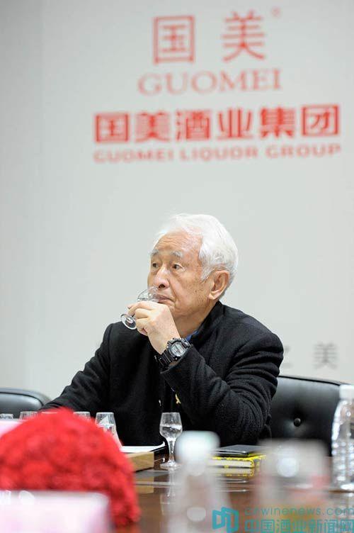 中国著名白酒泰斗,贵州茅台集团名誉董事长季克良品鉴国美酱酒