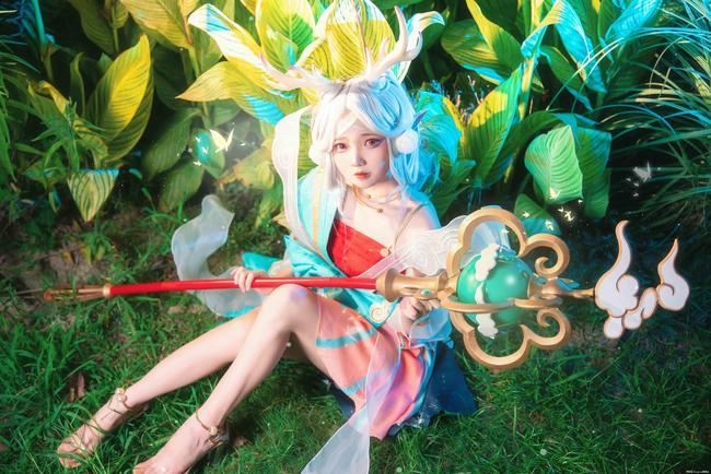 cos:王者荣耀瑶,遇见神鹿,非常漂亮的小姐姐