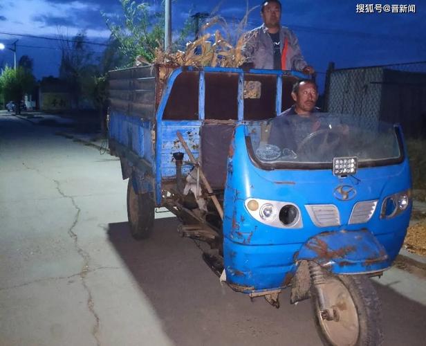 应县交管大队曝光农用三轮车违法载人行为