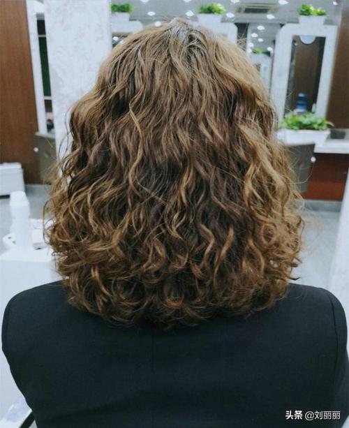 发量少的女性发型别瞎烫全头烫15款送给你想烫哪款烫哪款
