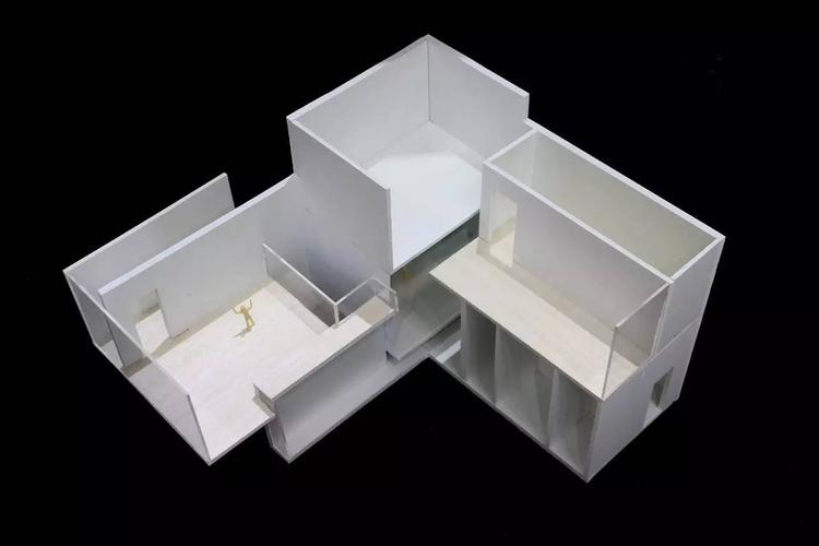 穿插的母题贯穿到结构和单元空间以及界面的板片穿插,改进方向可以