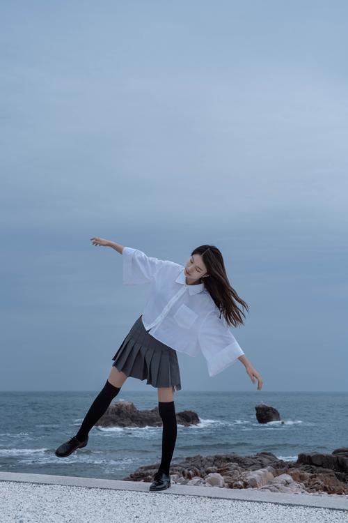 人像摄影阴天海边
