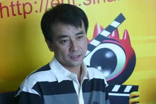 演员罗钢做客新浪聊《走天山的女人》(组图)