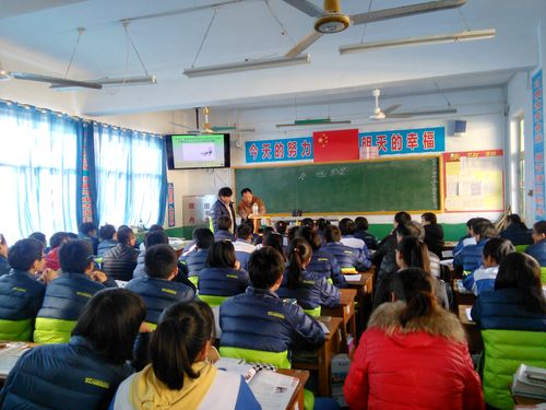 三位老师的课源于教材而不拘泥于教材,利用物理学史,实验和物理情境