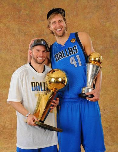 小牛队.总决赛mvp颁给了诺维斯基.