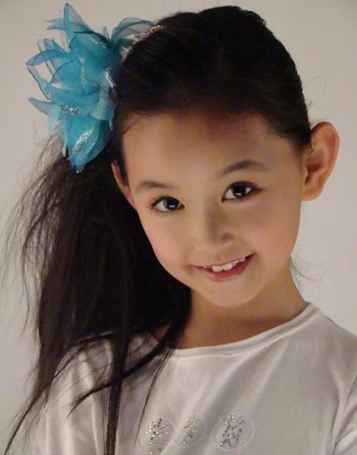 蒋依依,小时候就很有名气了,几乎承包了女明星在电视剧里面的童年