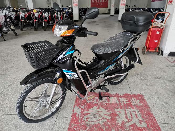 宗申摩托国四神韵110cc 货架代步省油弯梁车