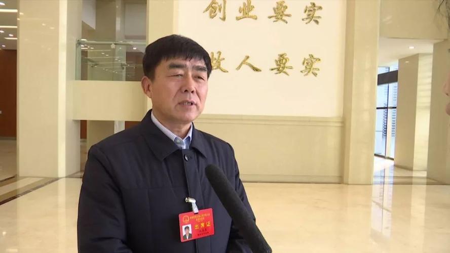 现任颍州区九龙镇党委委员(挂职),五坑村党总支书记,西湖景区街道白行