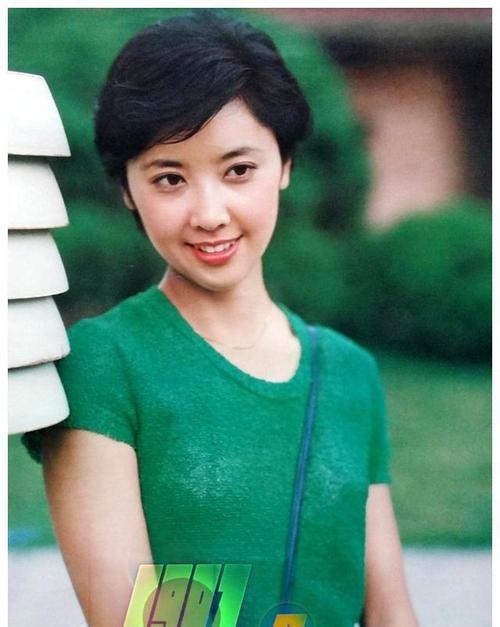 孙俪这丝袜现在看着有点土,其实当年也是很时髦的,只能说时尚在变.
