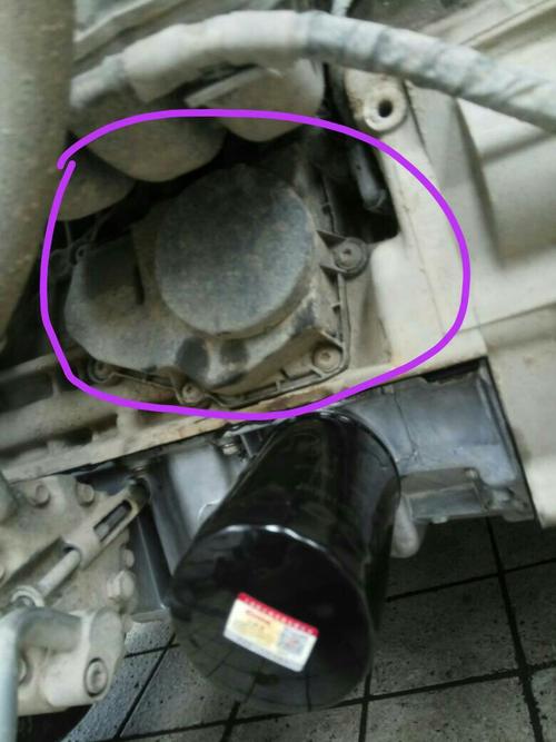 大众朗逸发动机上机油滤芯上面的这个盖子叫什么?有什么作用?