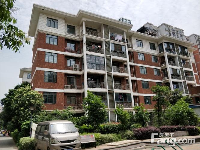 龙城天居园 2号线的大四房 南北通透 两证两年 随时看房急售