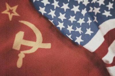 圣诞节画的美国和苏联的国旗过往云烟