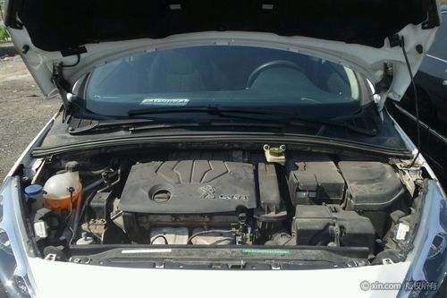 标致308发动机舱