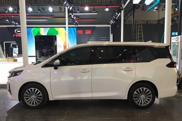 传祺gm6车展实拍,并未配备电动侧滑门