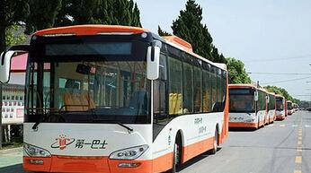 广州街头新增了300辆又新又靓,空调够劲的9米长新能源巴士,受到街坊们