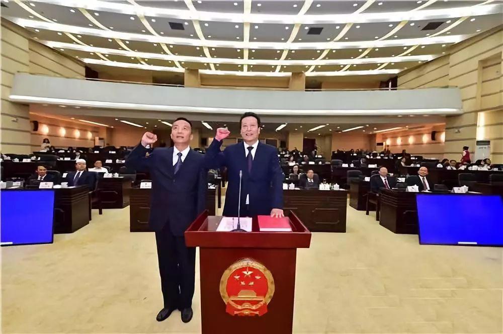 市人大常委会通过一批人事任免 王冰任昆明副市长