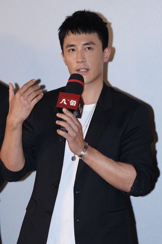 杜淳出席电影《八佰》首映活动