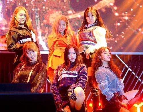 新女团(g)i-dle出道d-day! 呈现炫酷的showcase舞台