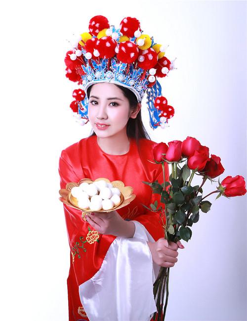 戴予桐扮《最美女财神》 网友:很萌很可爱