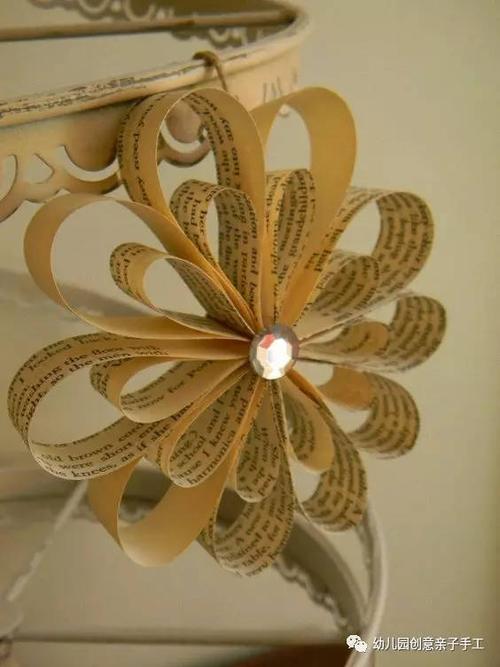 送你一朵报纸花,既环保美丽又有心意 报纸剪出来的剪纸也可以很漂亮