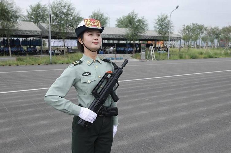 百年青春梅月圆66秒96米128步三次受阅的中国女兵