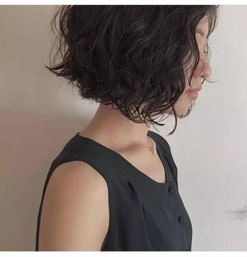 「微微卷发,甜美可爱」