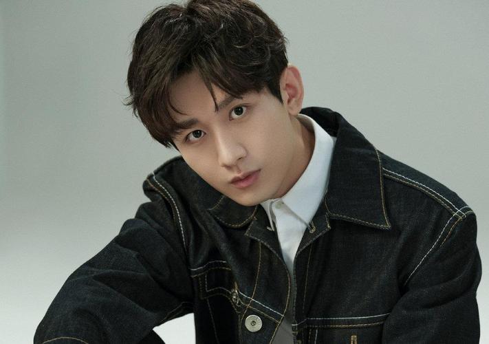 成毅久违营业引关注,cctv电视剧点名认可