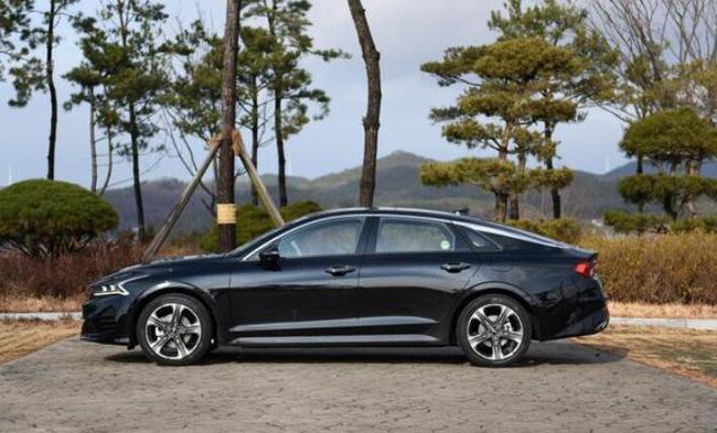 2020款起亚k5海外上市颜值不输a7