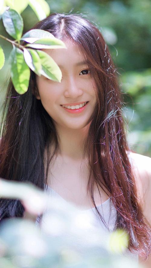 长发美女清新户外写真图片手机壁纸