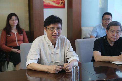 南宁三中韦屏山校长分享学校管理理念和经验