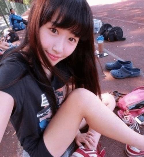 初中女生嘚瑟:长得好看,人生就赢了一半,老师这样回应