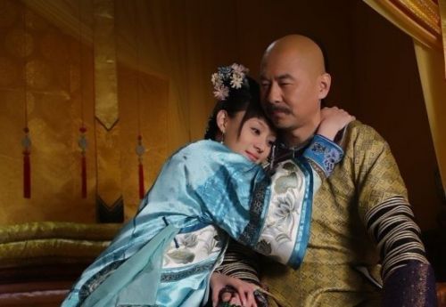 新闻 正文 2012年孙俪产后复出,因清宫剧《后宫·甄嬛传》饰演甄嬛一