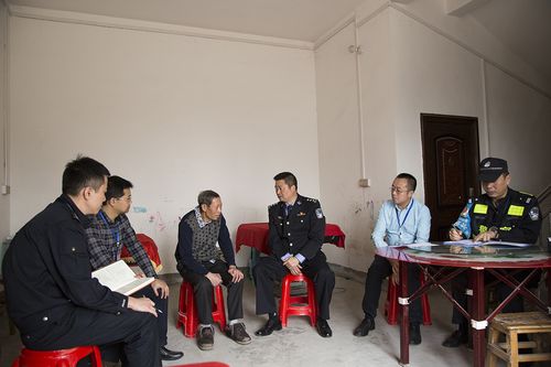 副县长,公安局长宋军率队开展"走服引"和"千名干警进万家"活动