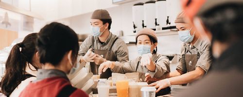 对应的培训还会分为几个阶段:初级调茶师学员→初级调茶师→高级调茶