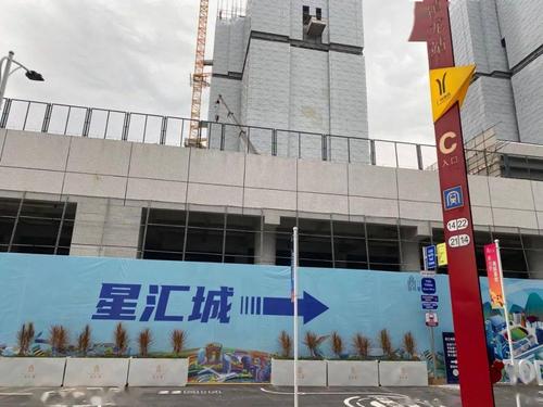 图片来源@广州楼市滚雪球星汇城距离已开通的地铁14/21号线换乘站镇