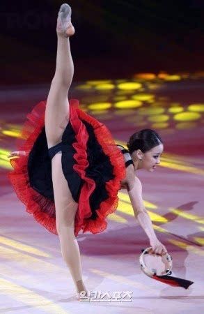 无处不在的劈叉神功 众靓女秀逆天一字马