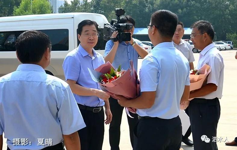 温暖:中共泗水县委书记谢成海到泗水一中看望慰问教师