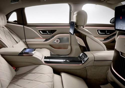 0t引擎 双色车身,迈巴赫版奔驰s级实拍,内饰豪华不输宾利