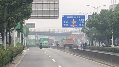 现场直击三问无锡高架桥侧翻谁对事故负责高架桥设计方是谁灾难赔偿