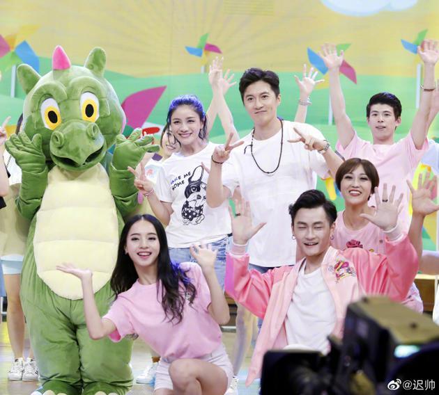 童年回忆!迟帅晒《小神龙俱乐部》合照庆祝六一