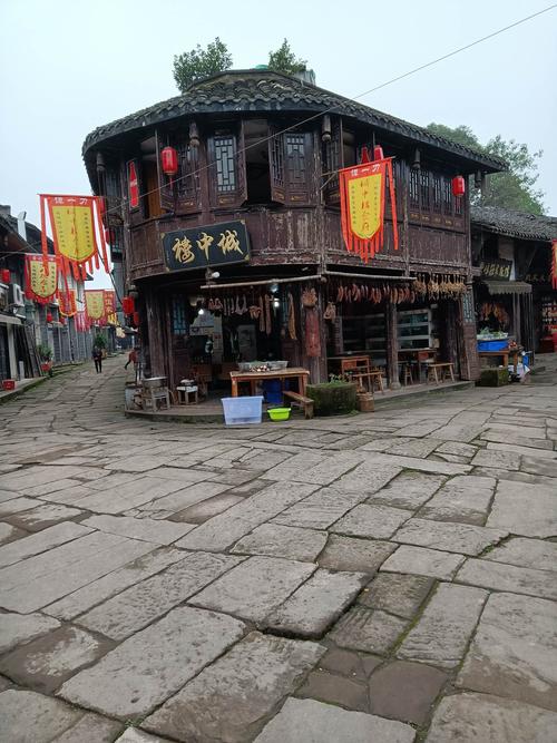 涞滩古镇位于重庆市合川区,是宋朝就镶嵌在渠江河畔的一颗明珠,三面