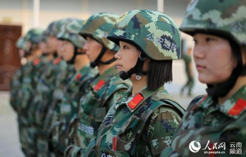 云南:边防缉毒女兵的一天
