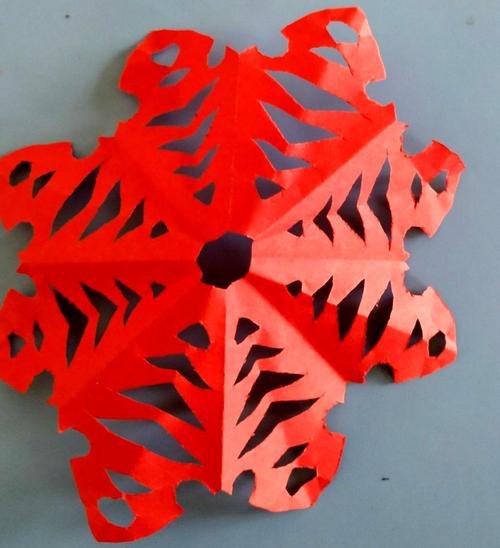 初次学习,月牙剪成三角了.圆孔也不圆.